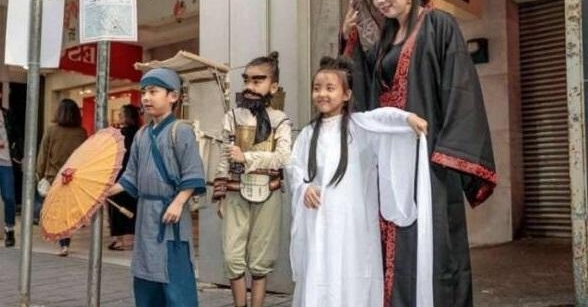 ��ʥ��̨�������ȫ��cosplay��·�˷׷�Χ�ۻ�����5���