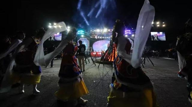 有诗有酒有高歌,高清图解“诗情酒月夜”篝火晚会!