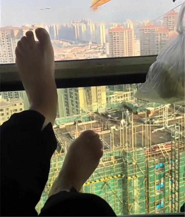 90��������Ů˾�����߿��ϲ����ѣ����ĵ���Ь���Ž�Ѿ��