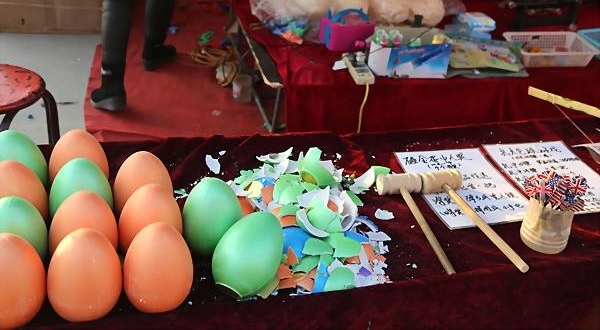 ������С���ҡ��𵰡����н� ���������ƭ������Ǯ��è��
