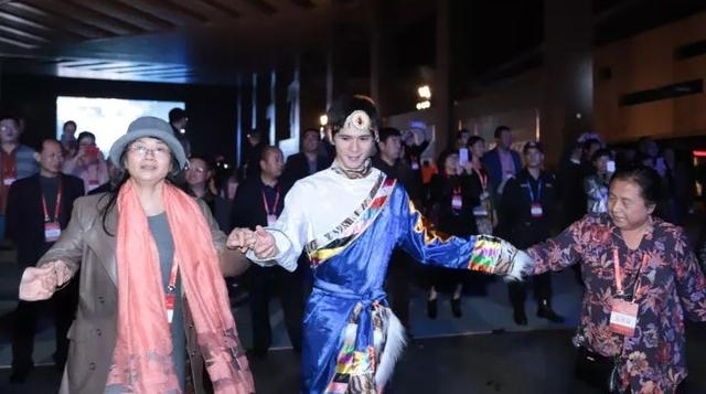 有诗有酒有高歌,高清图解“诗情酒月夜”篝火晚会!