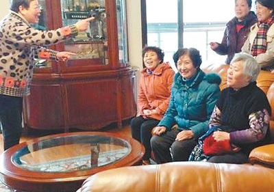 请街坊邻居来做客(学雷锋志愿服务进行时)