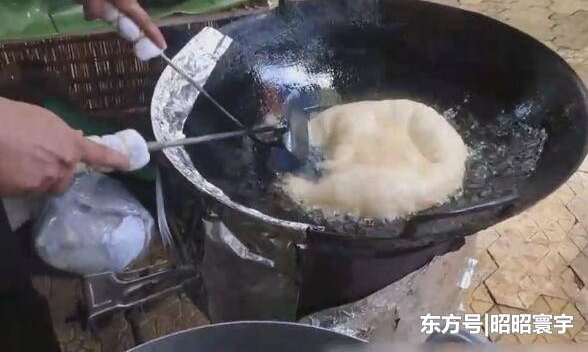 Ů��·�߰�̯��ϡ��С�ԣ��͹������һ����������˲���⵽����