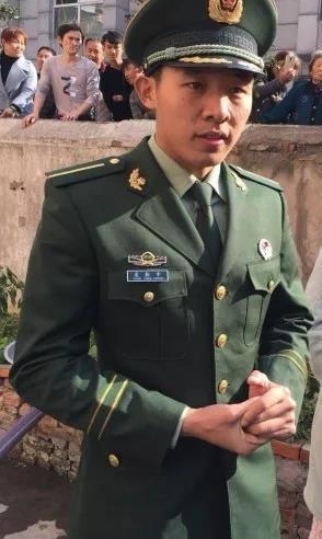 9Ѯ���˺Ͷ��ӱ���ʧ����� 23������Ա���䱳��