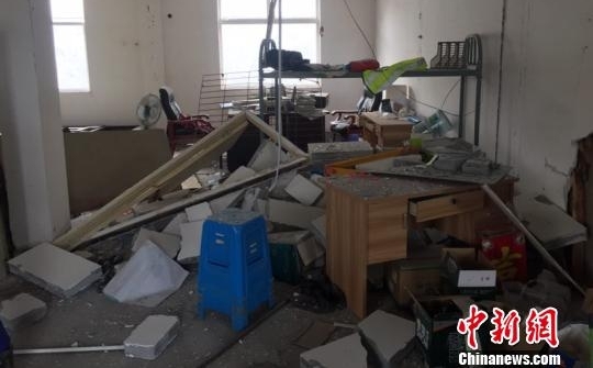 浙江江北爆炸现场一片狼藉 亲历者:还以为是地震