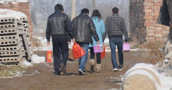 ����һС�ۣ�����һ���񣬸���ο���ũ��Ƶ���������ϵ��