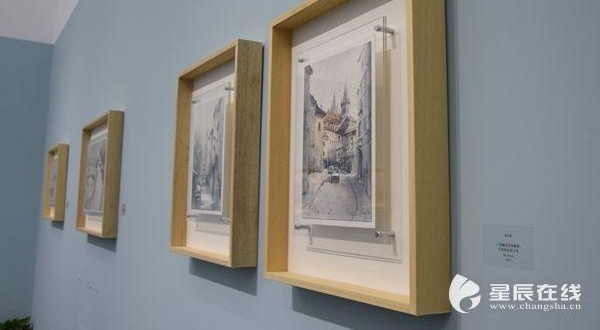 ������λŮ�������ϰ컭չ ���ٷ�ˮ����Ʒ����չ��