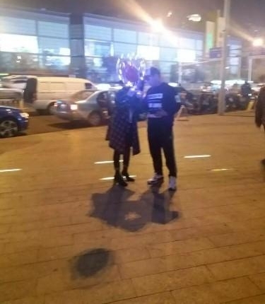 一夜之间,这种会发光的透明气球占领街头!波波球颜值高隐患也大!