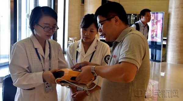 首台“救命神器”AED设备入驻南宁机场航站楼