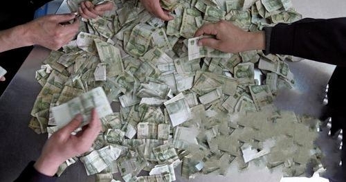 男子吃饭用20万张一元纸币结账,吓坏一大堆人,得知原因让人叫好