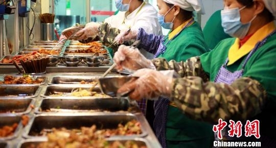 广西柳州一中学学生意见簿上“点菜” 食堂有求必应