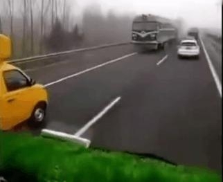 �ڸ���·���������𳵡� ����:�������ڸ�����·�ϣ�����׼��