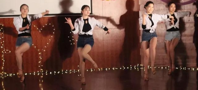 ������������̨���ϲ��������ɹ��������ϻ���2017����ջ㱨�ݳ�