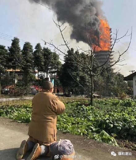 ���Ǹ���΢��Ⱥ�贫���¥��𣡺ųơ����޵�һ��ľ�������ջ�