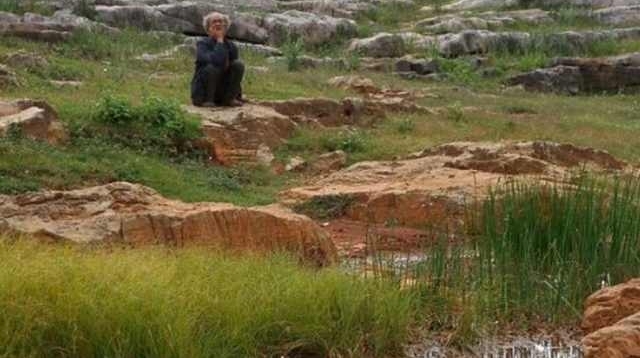 老汉在深山中独居40年,没有妻子却瘦成闪电,说出原因网友懵了