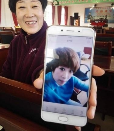 �Ƿ�Ů�°ࣺŮ�ӷ����ѵ��4�췭ѧУդ������