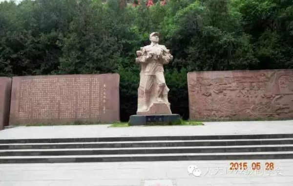 ���˺���Щ��Ĺ��£�������˶���ͬ