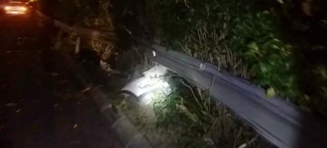 ���ոܶ�ײ���� ҹ��˾������·Ϊ����ײ����