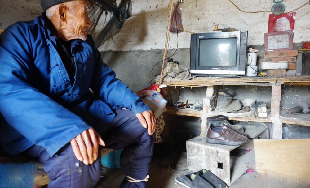�����ж��мң��������һ̨�����������ӻ���һ�ڹ����ţ�