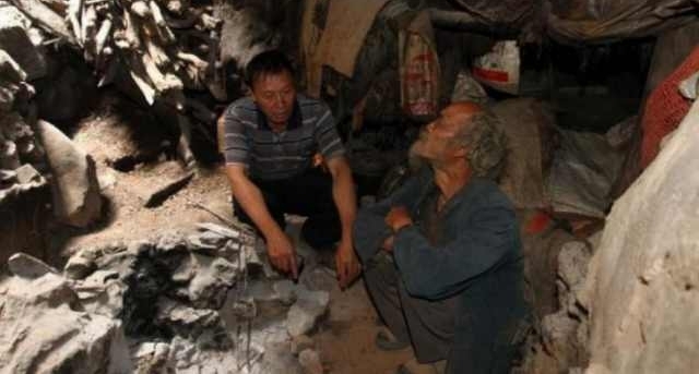 老汉在深山中独居40年,没有妻子却瘦成闪电,说出原因网友懵了