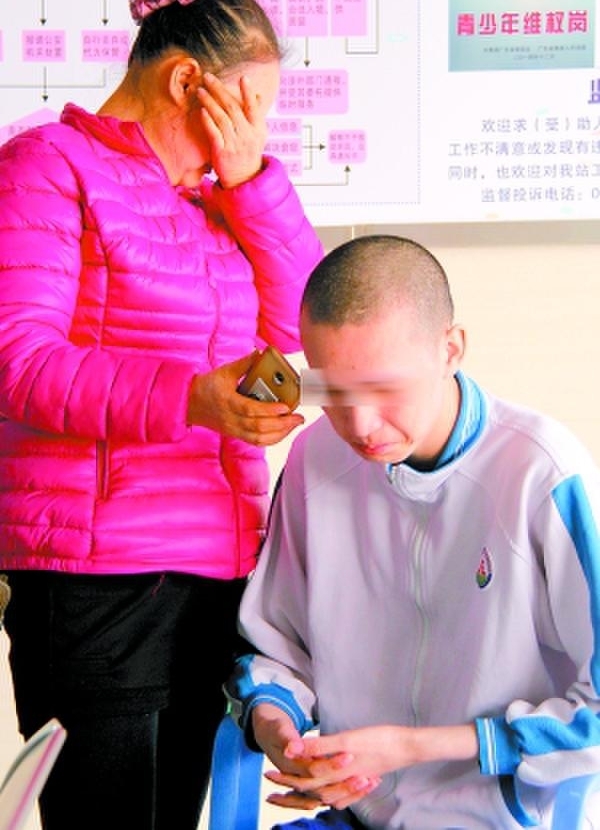 走失5年 23岁小伙终于找到妈