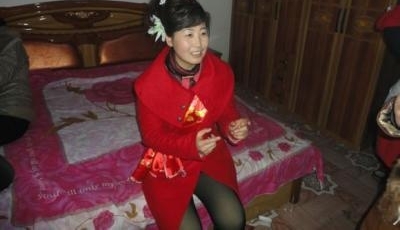 乡村婚嫁考究太多,让她嫁女当天就痛失女儿