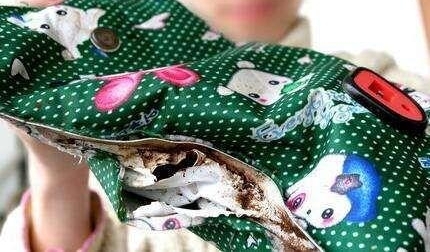 惊险!暖手宝充电期间突然着火引燃床垫