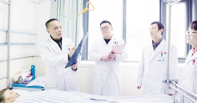 一身正骨 救死扶伤