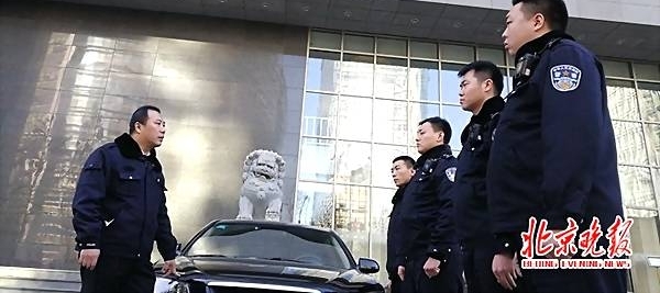北晚记者跟随海淀法院送达组上门送传票 八人两车7个月上门送达近千案