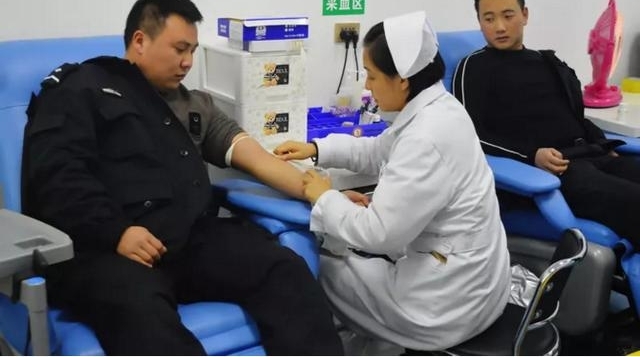 献出血液留下爱——紫云特警一次特殊的“集体行动”!