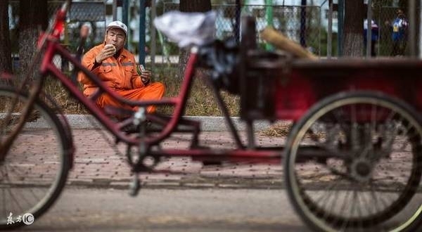 我的农民工兄弟老李找了个新工作