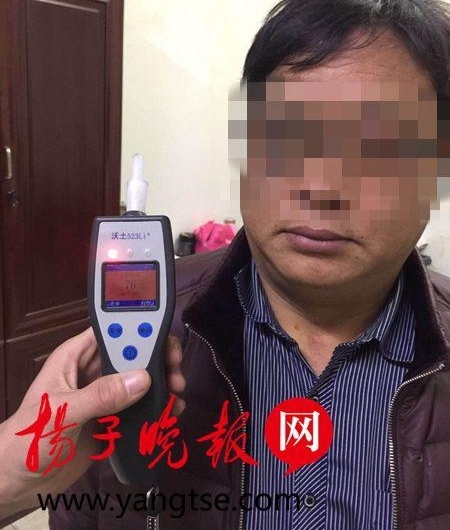 镇江交警一夜“飓风”行动 “吹倒”三十多名“酒”司机