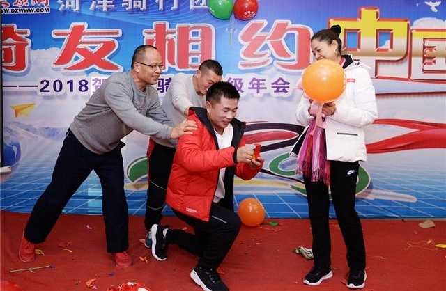 ��̼��ɫ���� �����������һһ����·�ϵ�һ���������
