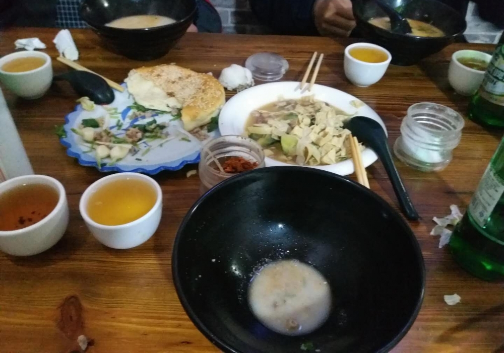 豫北滑县冬夜和两位新闻摄影大咖,羊汤店喝酒聊天,好吃实惠不贵