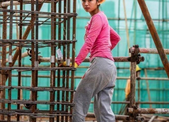 广东一个90后美女农民工: 工地上常遭遇尴尬, 难以启齿