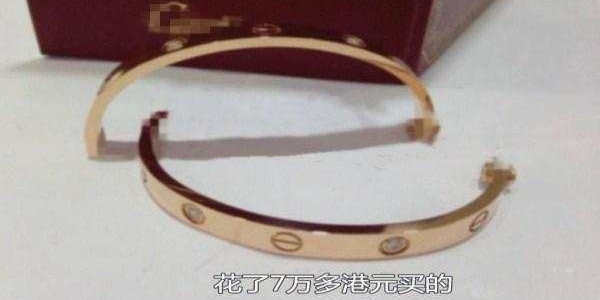 女子用餐时“粗心”遗失7万贵重物, 次日状告餐馆“没看好”