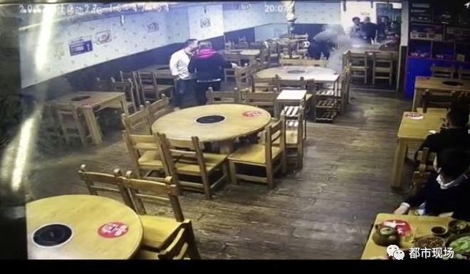 һ�ѹ˿ͷ��Ź�����Ա ����Ϊ����Ǯ��������