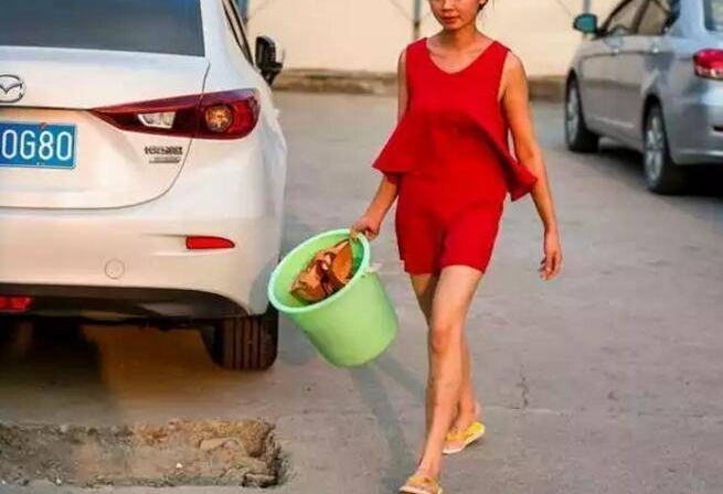 广东一个90后美女农民工: 工地上常遭遇尴尬, 难以启齿
