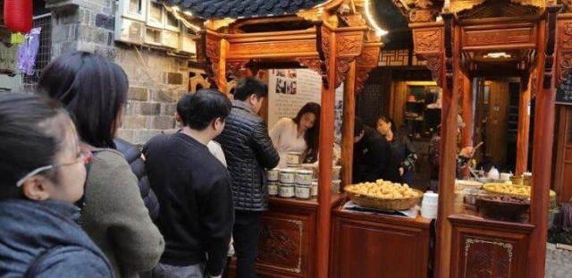 ��Ů��ְ�ش����黨 ������ 200 ��