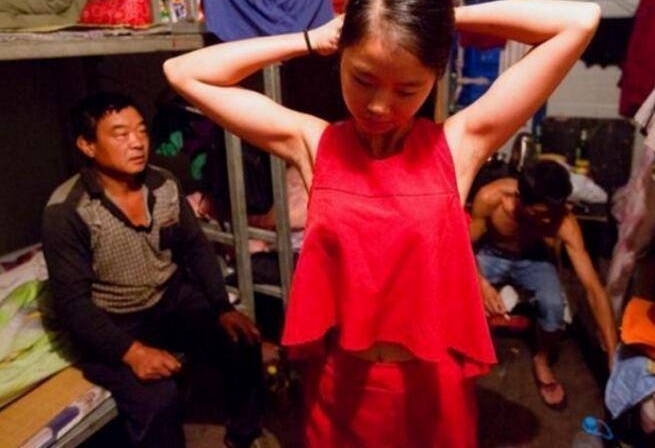 广东一个90后美女农民工: 工地上常遭遇尴尬, 难以启齿