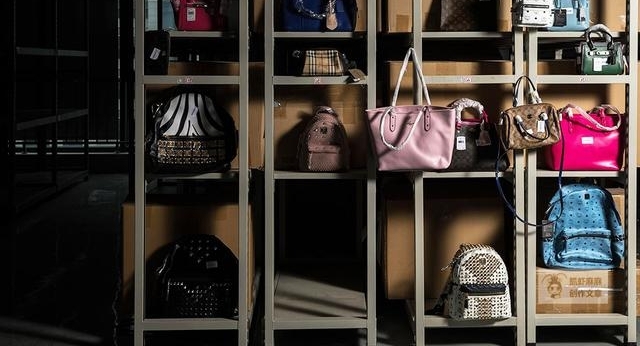 �ɶ��鴦һ�����ۼ��ѵ� GUCCI��NIKE������ȫ ֻ������Ȧ