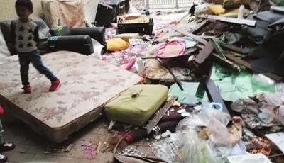 龙岗各社区和城中村均已设置回收点,市民可电话预约上门回收