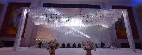 女子花 3.6 万布置婚礼现场 结果像灵堂!