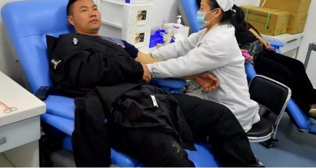 献出血液留下爱——紫云特警一次特殊的“集体行动”!