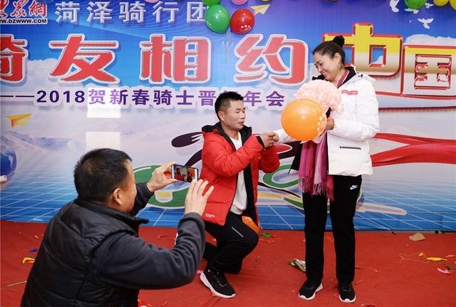 ��̼��ɫ���� �����������һһ����·�ϵ�һ���������