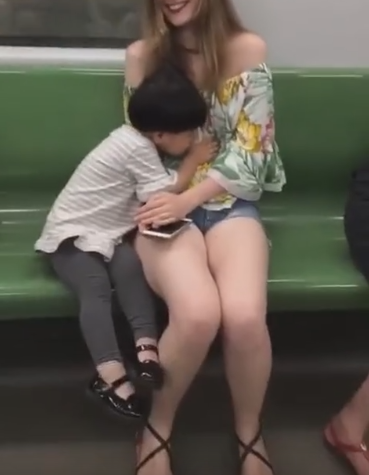 ����С�к������Ͽ��������Ůֱ�ӱ�ס�����֣������Ȼ���ܺ���