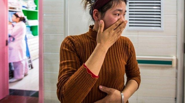 孩子查出神母瘤 爸爸为省钱躲护士住病房