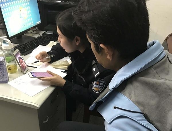 暖心!聋哑男子丢钱包身无分文 铁警助其返家