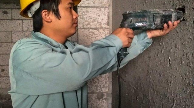 孩子查出神母瘤 爸爸为省钱躲护士住病房