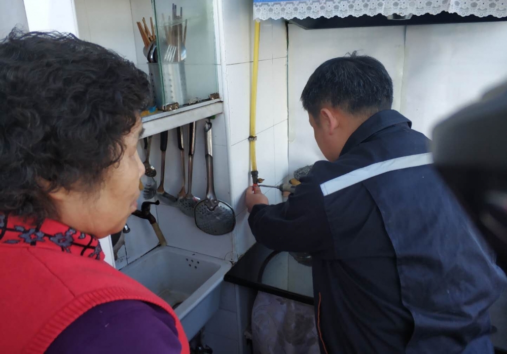 燃气员工吕太兵心系盲人用户 工作虽已调动依然把关爱留下